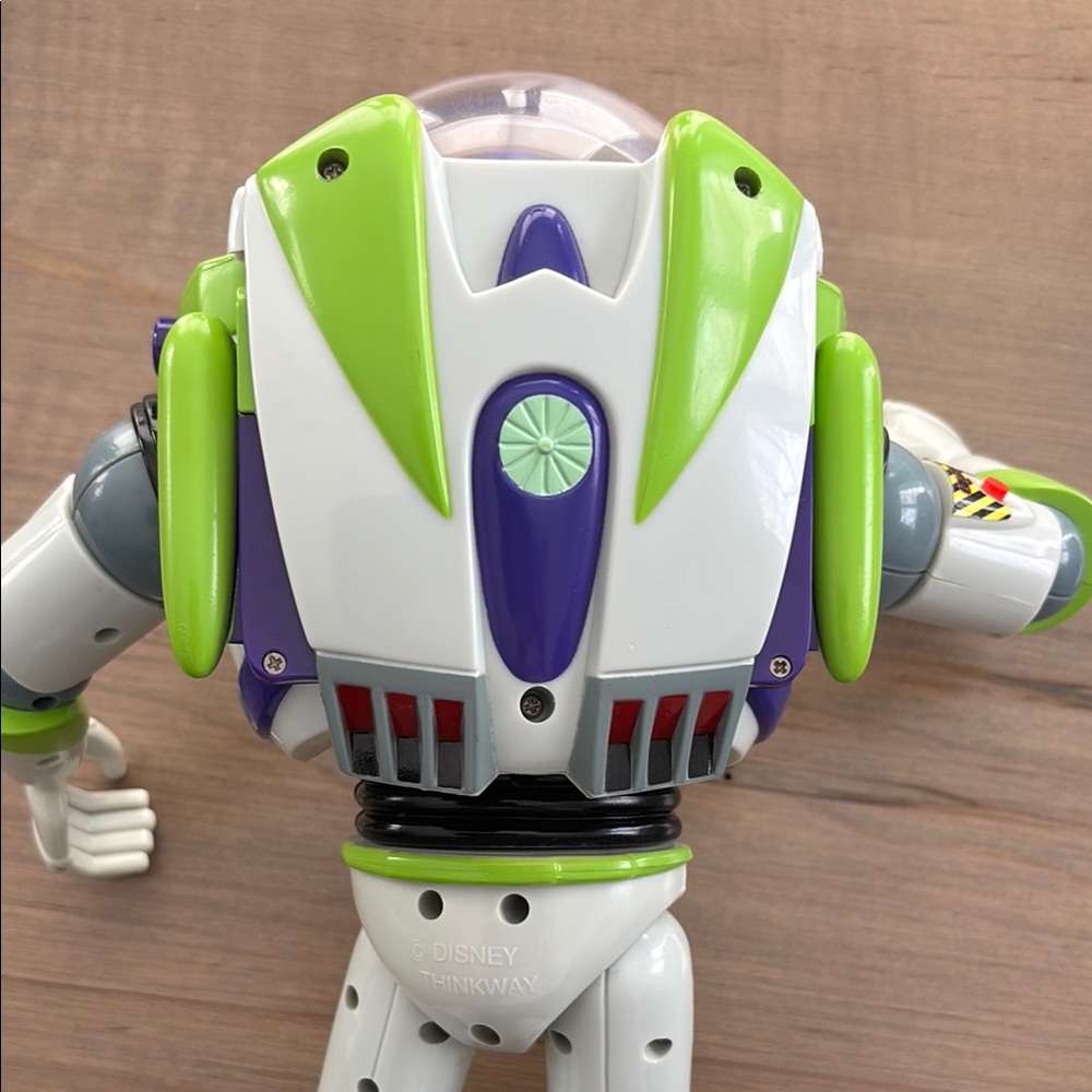 Buzz Lightyear Action Figure - Picture 6 of 15